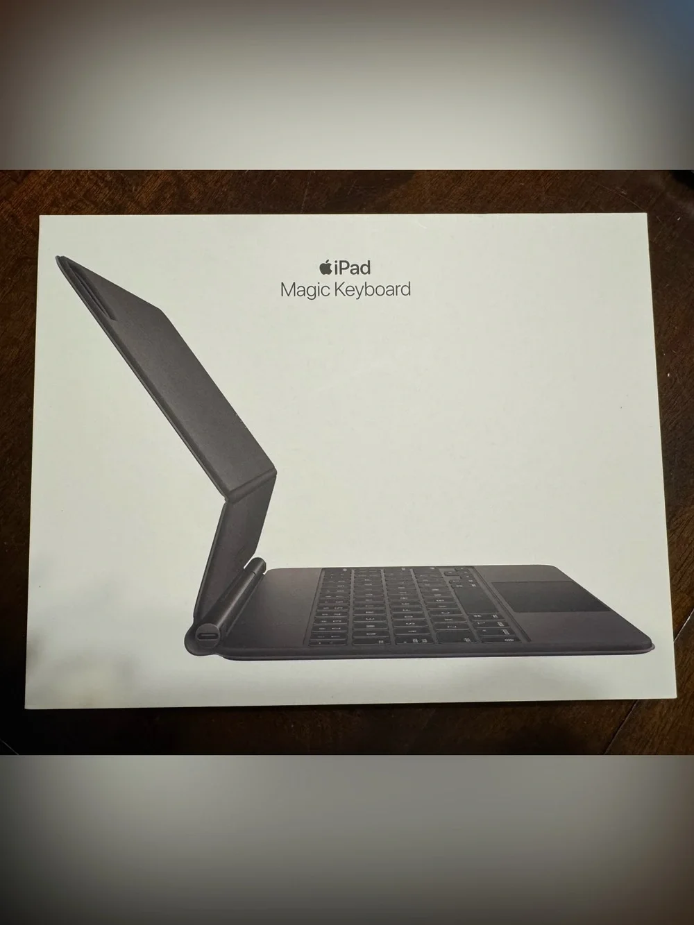Apple iPad Air w/ Magic Keyboard (BUNDLE)